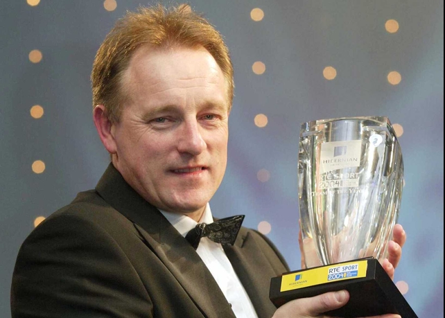 Ireland rugby coach Eddie O'Sullivan proudly shows off his side's Team of the Year award