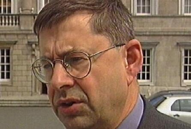 Éamon Ó Cuív - Bilingual strategy Éamon Ó Cuív - Bilingual strategy