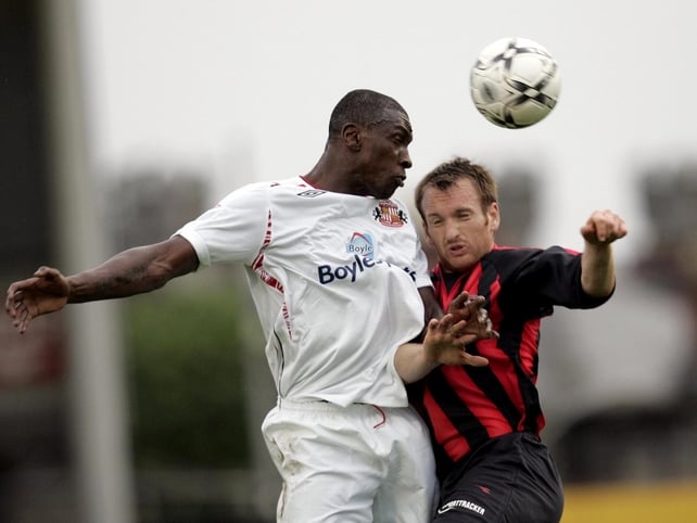 Sunderland's Dickson Etuhu (l) clashes with Stephen O'Donnell (r) of Bohemians