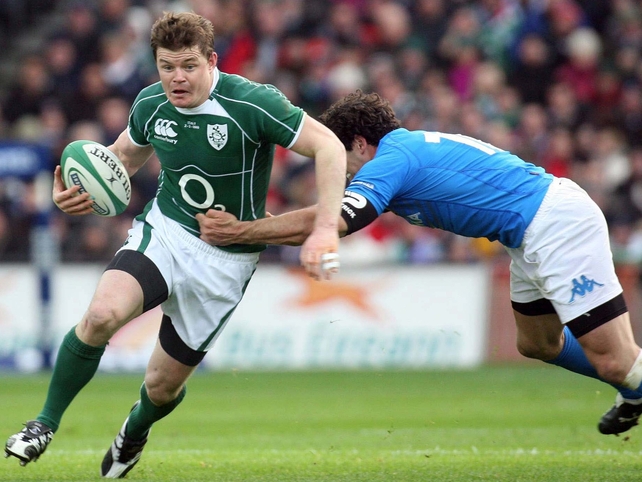 Brian O'Driscoll evades his marker