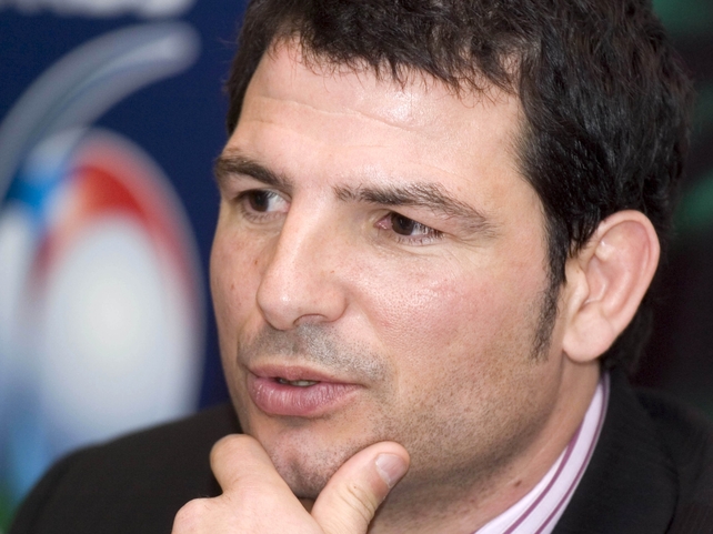 Marc Lievremont's France were stuck on a place in Dublin airport for over two hours