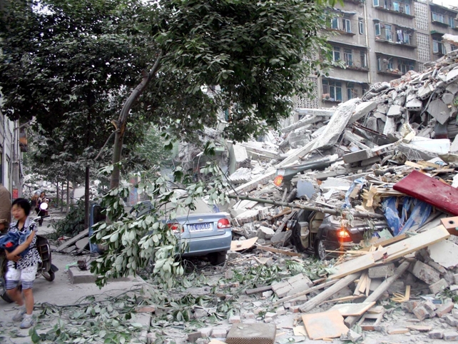 Chengdu - Aftershocks cause panic Chengdu - Aftershocks cause panic