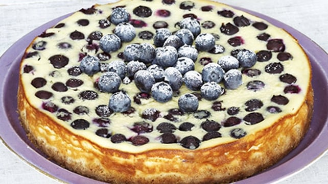 Baked cheesecake with blueberries Baked cheesecake with blueberries