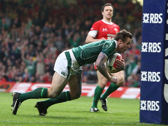 Tommy Bowe crosses the whitewash for Ireland's second try