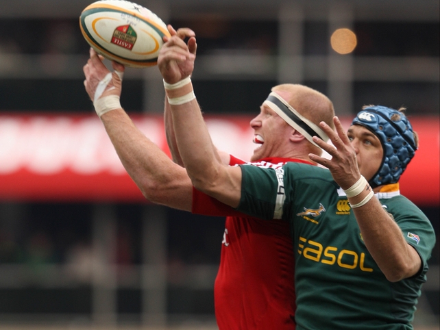 Paul O'Connell in action against Juan Smith in the third Test