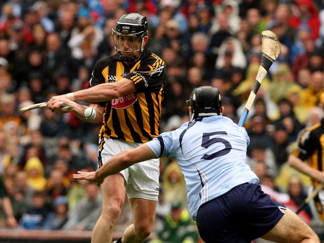 Dublin's Stephen Hiney attempts to block Derek Lyng of Kilkenny