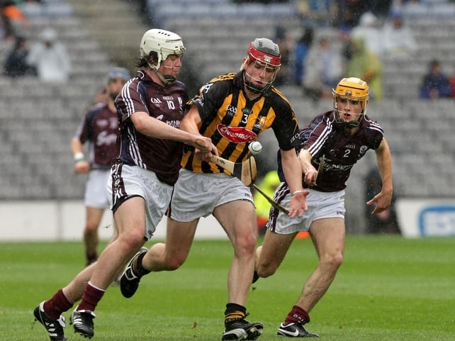 Kilkenny's Martin Gaffney has the Galway pair of Donie Fox (left) and Johnny Coen for company