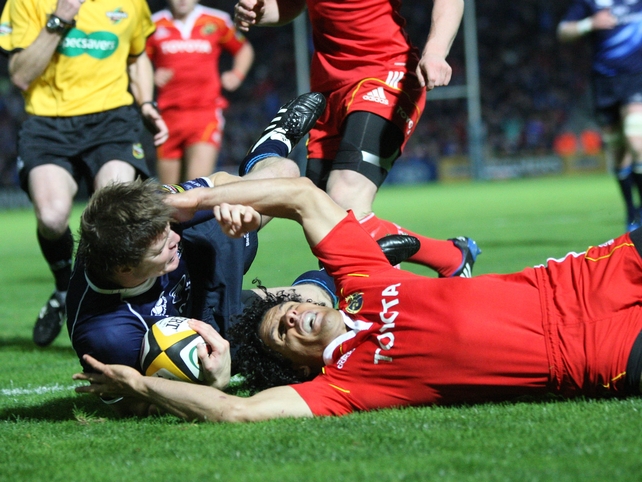 Brian O'Driscoll touching down for Leinster as they destroy Munster at the RDS