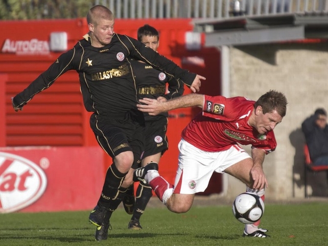 Sligo Rovers midfielder Richie Ryan tussles with Cliftonville's Kieran O'Connor - © Michael Melly
