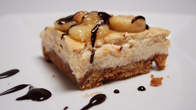 Banana and Caramel Cheesecake with a Warm Chocolate Sauce Banana and Caramel Cheesecake with a Warm Chocolate Sauce