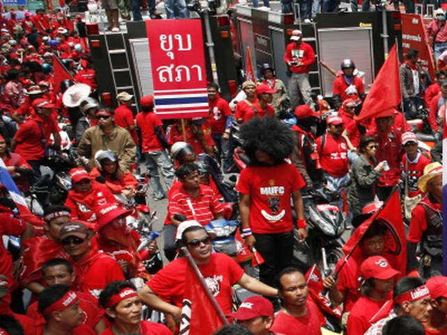 Red shirts - Army warns of force Red shirts - Army warns of force