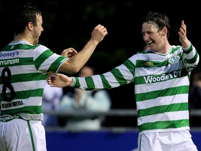 James Chambers and Gary Twigg scored two each as Shamrock Rovers went back to the top of the table