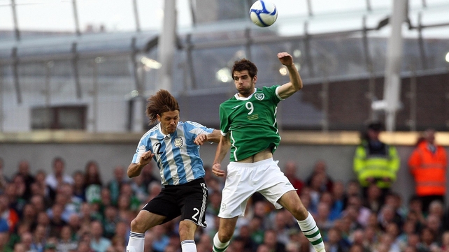 Cillian Sheridan and Martin Dimechelis battle for possession at the Aviva