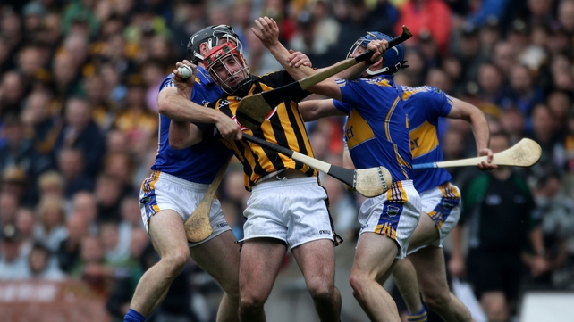 Eoin Larkin is harried by the Tipperary defence