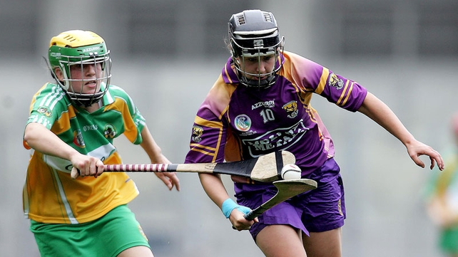 Lorraine Kenna of Offaly chases down Fiona Rochford of Wexford