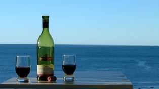 New Zealand - Grape excess has driven down the price of wine 