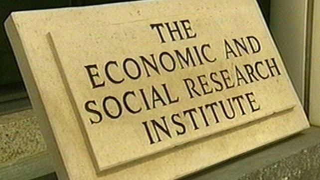 Economic outlook - ESRI says growing levels of emigration Economic outlook - ESRI says growing levels of emigration