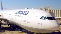 Lufthansa sees 2015 fuel bill dropping Lufthansa sees 2015 fuel bill dropping