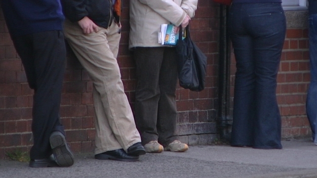 Report - Immigrants hit badly by unemployment Report - Immigrants hit badly by unemployment
