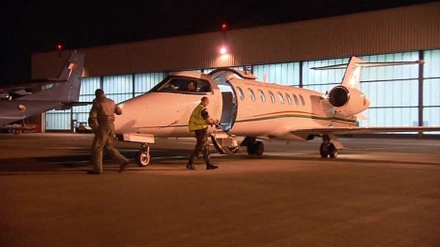 Lìbya - Air Corps plane lands in Tripoli Lìbya - Air Corps plane lands in Tripoli