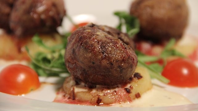 Braised Lamb's Kidneys with a Wholegrain Mustard Sauce Braised Lamb's Kidneys with a Wholegrain Mustard Sauce