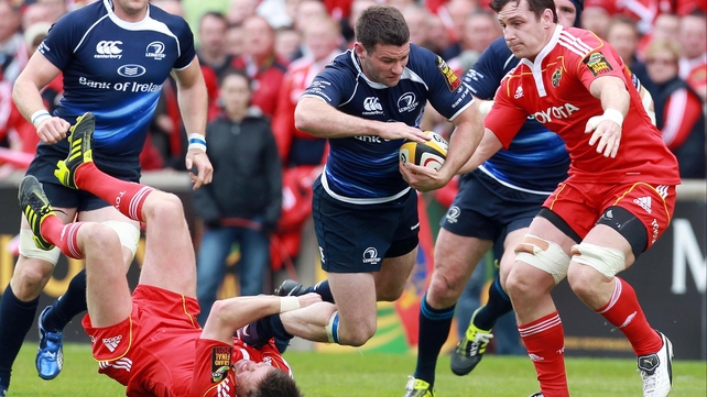 Hanging on - Ronan O'Gara takes down Fergus McFadden