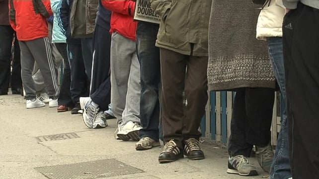 Live Register figures - 40% of claimants signing on for more than a year Live Register figures - 40% of claimants signing on for more than a year