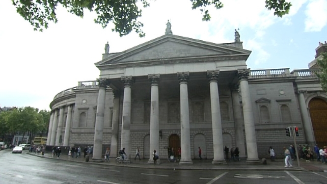 Only one lane will be available to cars and buses travelling north to Westmoreland Street Only one lane will be available to cars and buses travelling north to Westmoreland Street