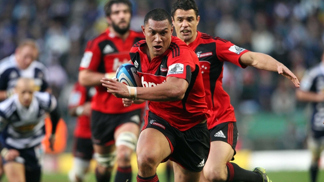Dan Carter kicked five penalties and converted tries from Robbie Fruean and