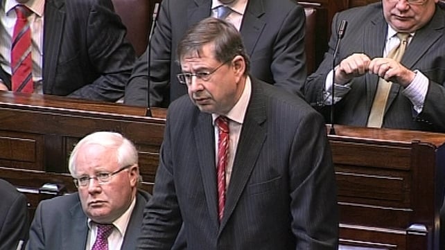 Éamon Ó Cuív says Fianna Fáil should run a candidate Éamon Ó Cuív says Fianna Fáil should run a candidate