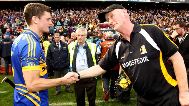 Brian Cody offers commiserations to Paul Curran after the game