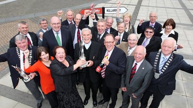Killarney celebrates tidy town award Killarney celebrates tidy town award