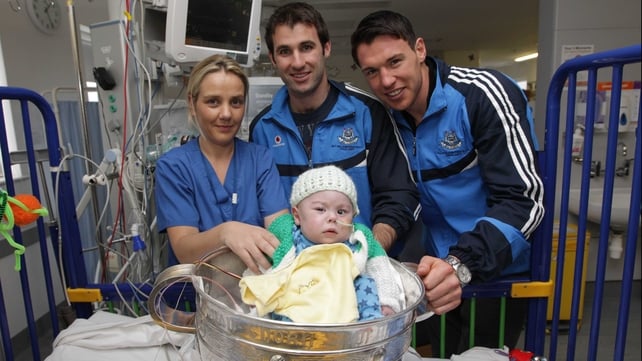 Sam in Sam - Bryan Cullen and Eamon Fennell pose with young fan Sam Murphy