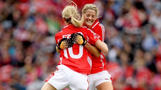 Murphy (r), a seven-time All-Ireland senior medallist, announced her retirement from intercounty and club football last week