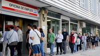 Spain's jobless rate falls to 23.7% in 2014 Spain's jobless rate falls to 23.7% in 2014