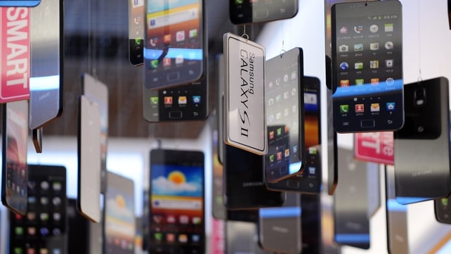 Samsung sold the highest number of smartphones last year Samsung sold the highest number of smartphones last year