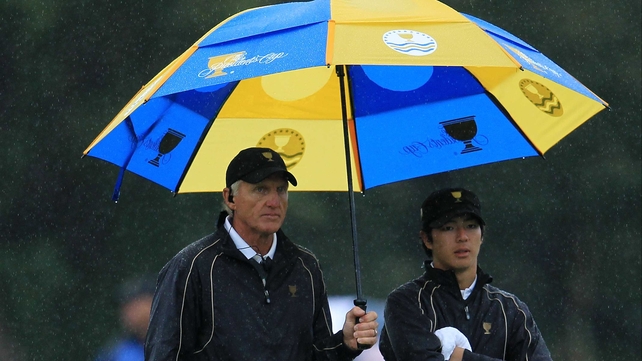 Greg Norman (l), here with Ryo Ishikawa, will have to inspire his international side to make a comeback against the US