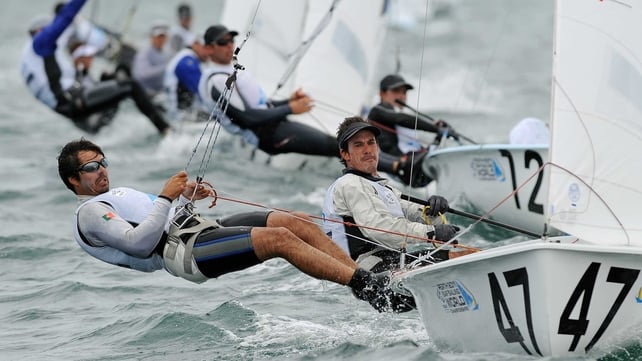 The 470 fleet makes its way to the start in Perth