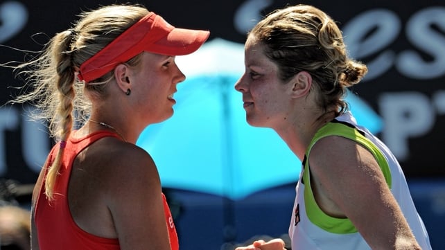 Caroline Wozniacki (l) will lose her world number one ranking after losing to Kim Clijsters (r)