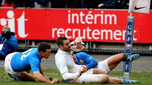 Julien Malzieu scores France's second try