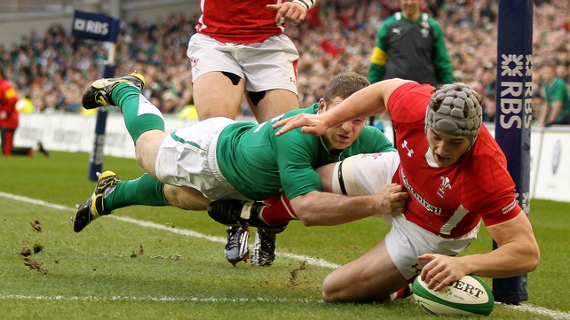 Jonathan Davies touches down for his first try