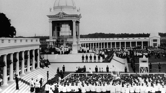 Pontifical High Mass in the Phoenix Park 31st International Eucharistic Congress in Dublin (1932)
© RTÉ Stills Library 0503/052