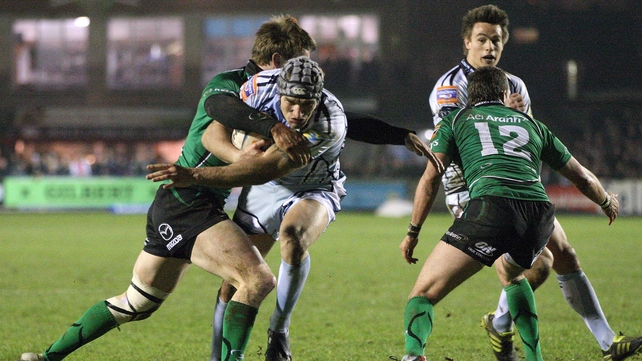 Tom James takes on Kyle Tonetti of Connacht