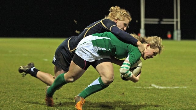 Ashleigh Baxter goes over for an Irish try