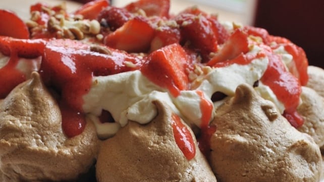 Strawberry and Hazelnut Toffee Pavlova Strawberry and Hazelnut Toffee Pavlova