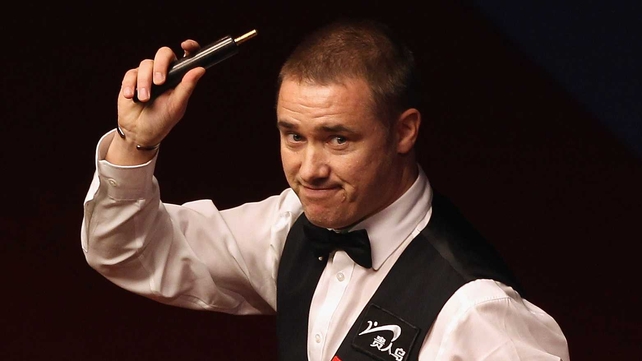 Stephen Hendry had plenty to smile about after utterly dominating the second session of his match against a misfiring John Higgins