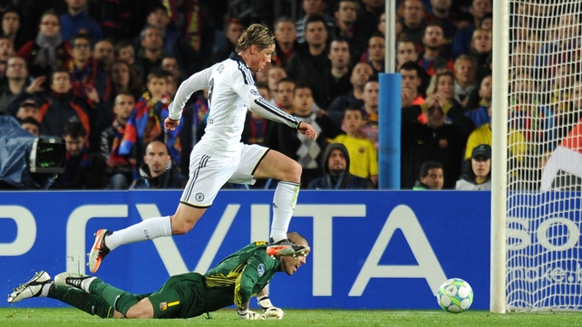 Chelsea striker Fernando Torres evades Barcelona keeper Victor Valdes as he earns his side a 2-2 draw at the Nou Camp