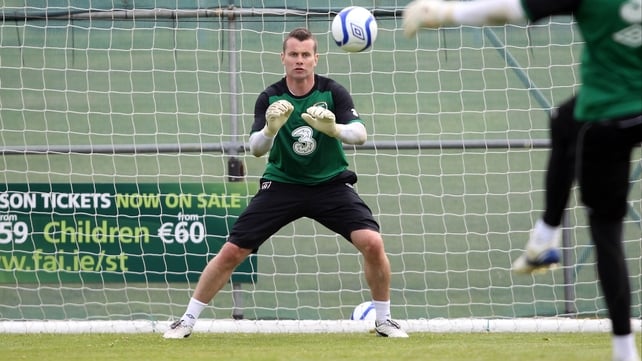 Shay Given picked up a minor knee injury in yesterday's training session in Malahide.
