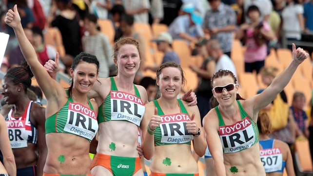 The Irish 4x400 relay team run at 1910