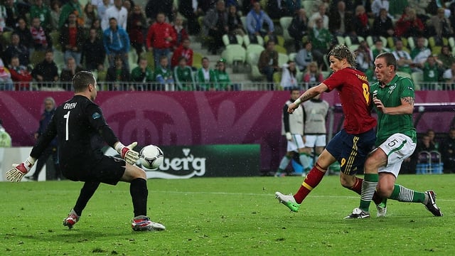 Fernando Torres puts the ball past Shay Given